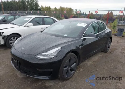 2018 Tesla Model 3 Long Range/Mid Range z USA, uszkodzony, nr VIN 5YJ3E1EA4JF172606